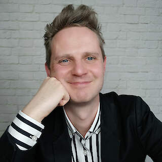 Leading expert in purpose-driven luxury branding with deep industry and academic experience in France and beyond