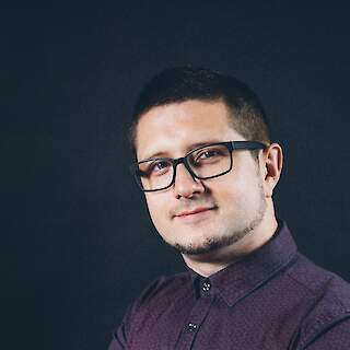 Growth marketing specialist with 15+ years of experience helping businesses grow through marketing, technology, and AI.