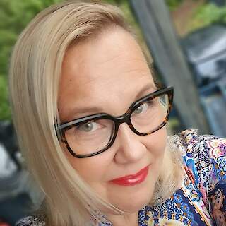 Communications professional with over 20 years of experience in journalism.